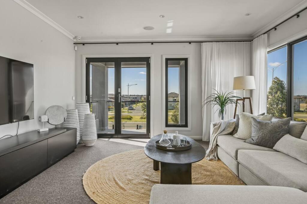 Werribee Gem Luxe Home Family Getaway 6Bed Netflix