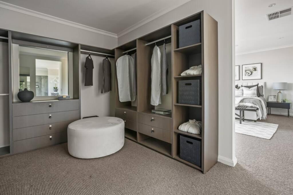 Werribee Gem Luxe Home Family Getaway 6Bed Netflix