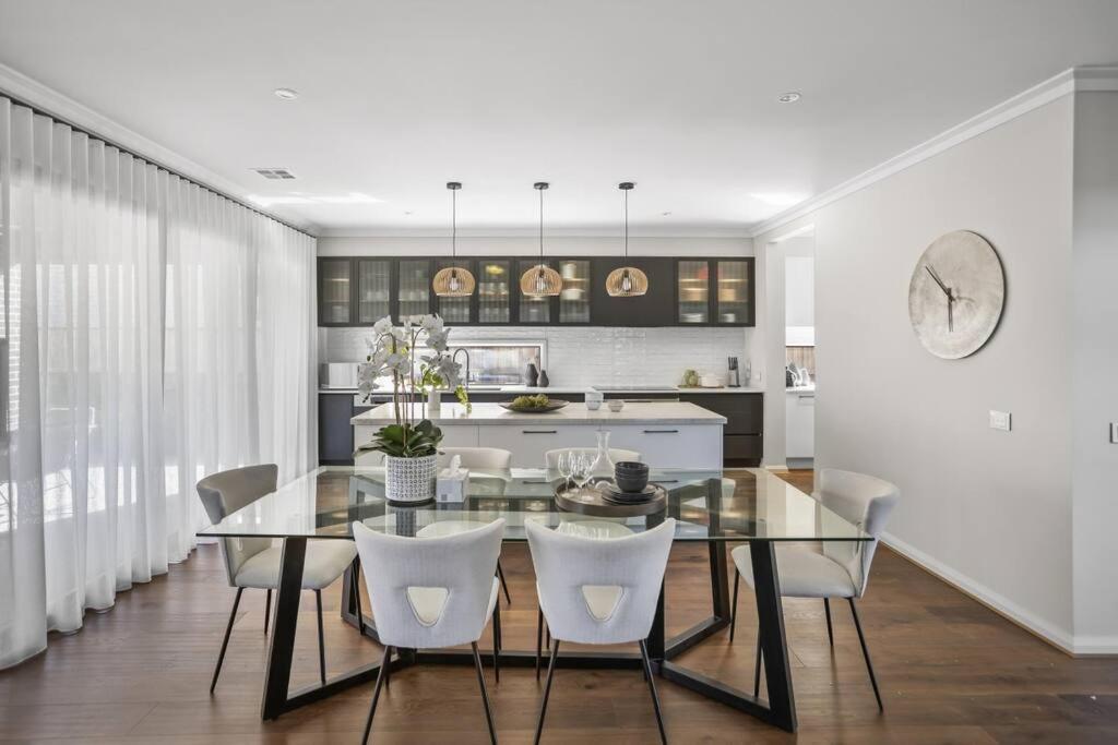 Werribee Gem Luxe Home Family Getaway 6Bed Netflix