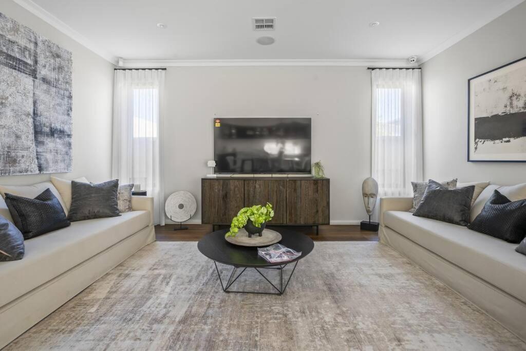 Werribee Gem Luxe Home Family Getaway 6Bed Netflix