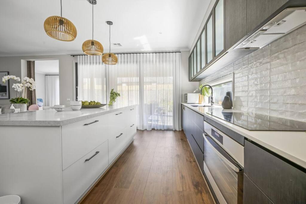 Werribee Gem Luxe Home Family Getaway 6Bed Netflix
