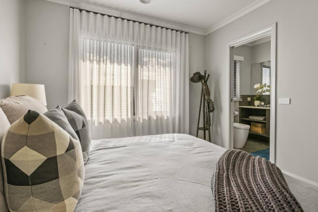 Werribee Gem Luxe Home Family Getaway 6Bed Netflix
