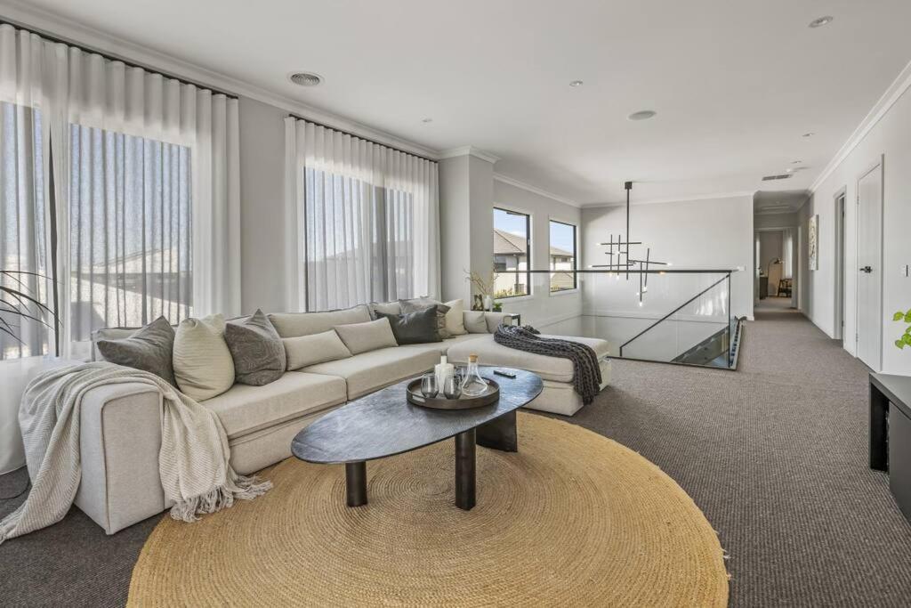Werribee Gem Luxe Home Family Getaway 6Bed Netflix