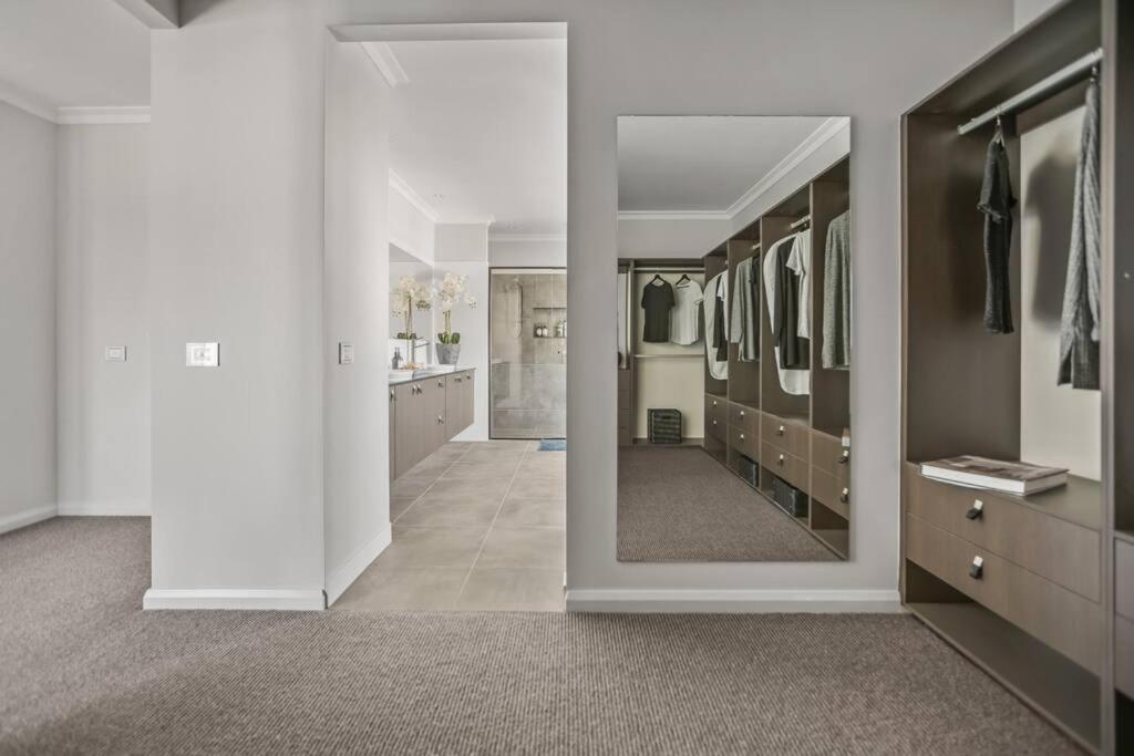Werribee Gem Luxe Home Family Getaway 6Bed Netflix