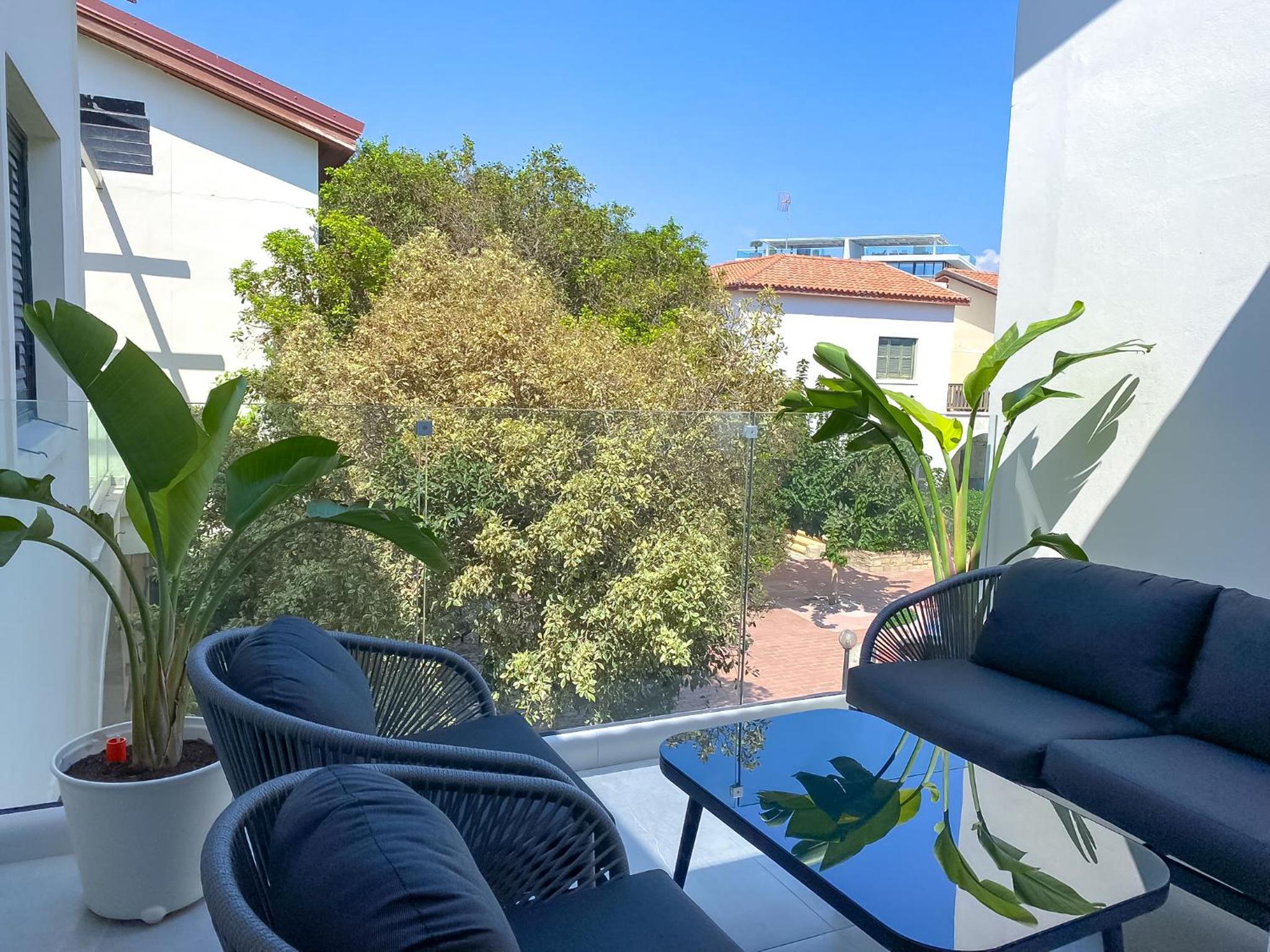 Phaedrus Living Limnaria Luxury Flat Vine 121