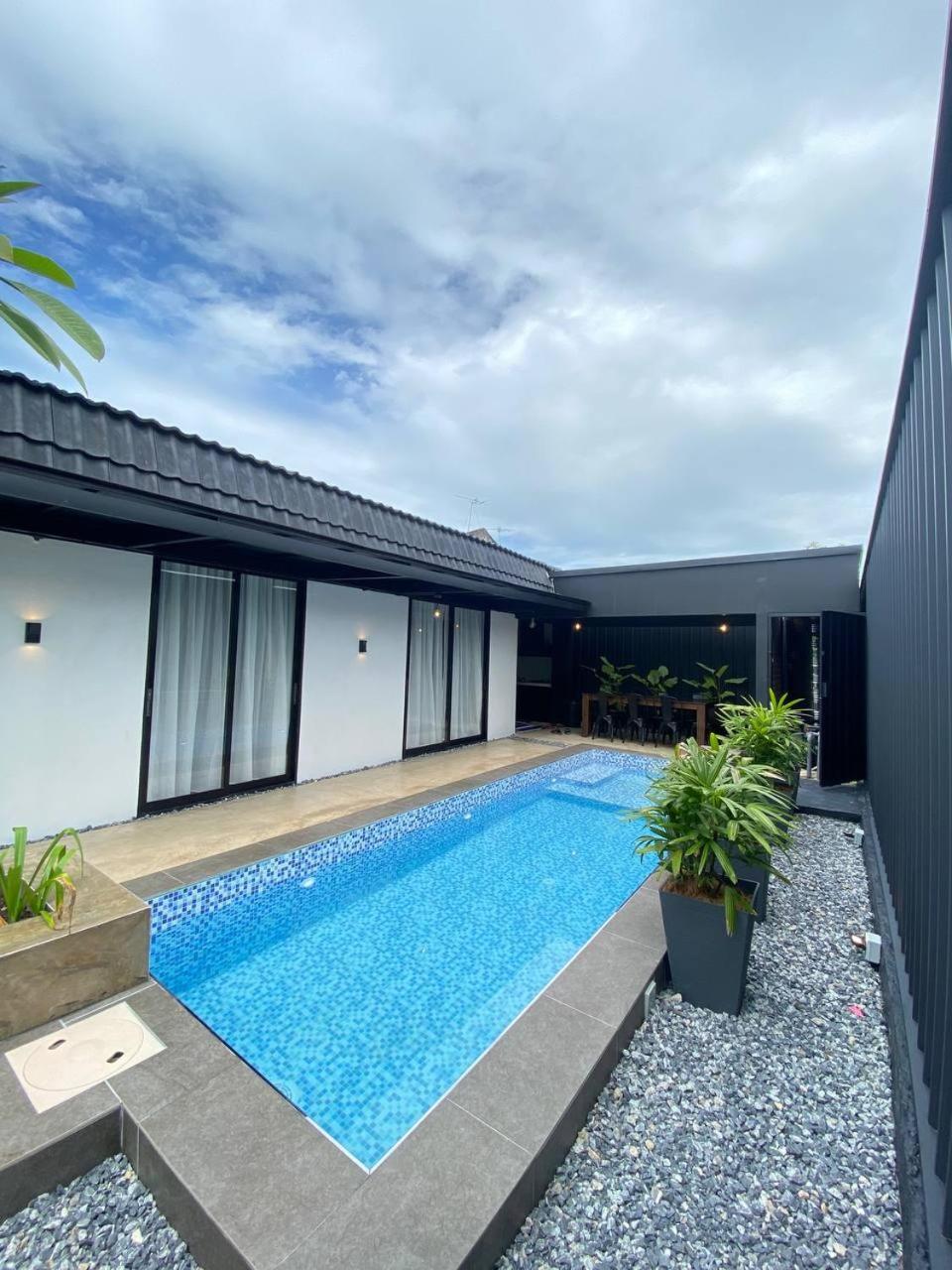 Hovel House photo 1