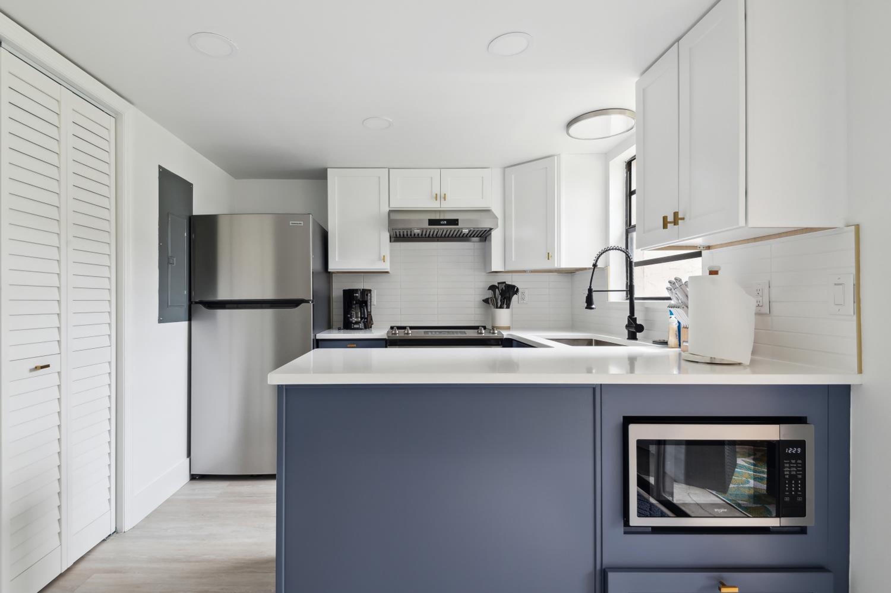 Amazing 2 Bedroom Townhouse near beach view 5