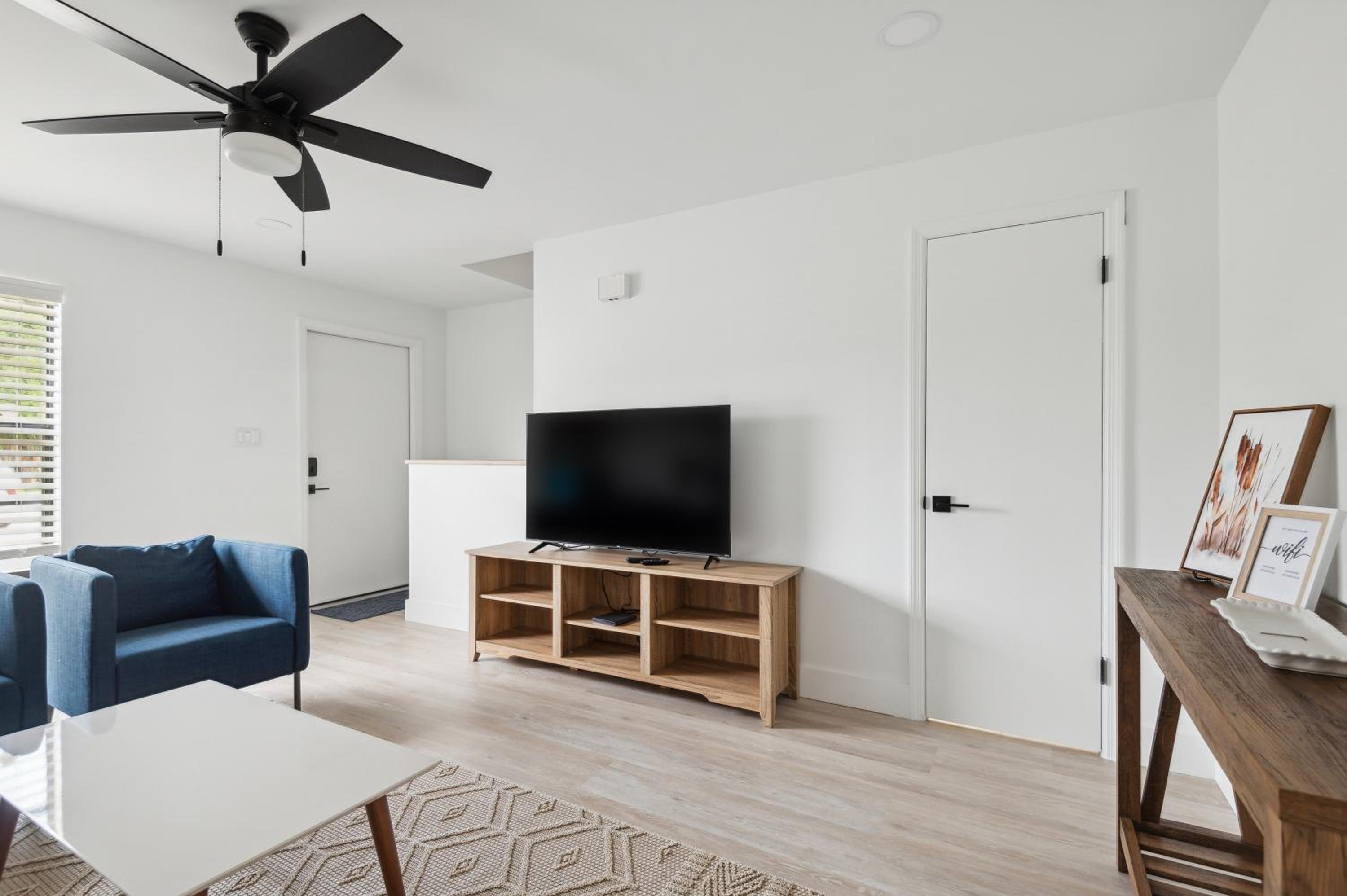 Amazing 2 Bedroom Townhouse near beach view 3