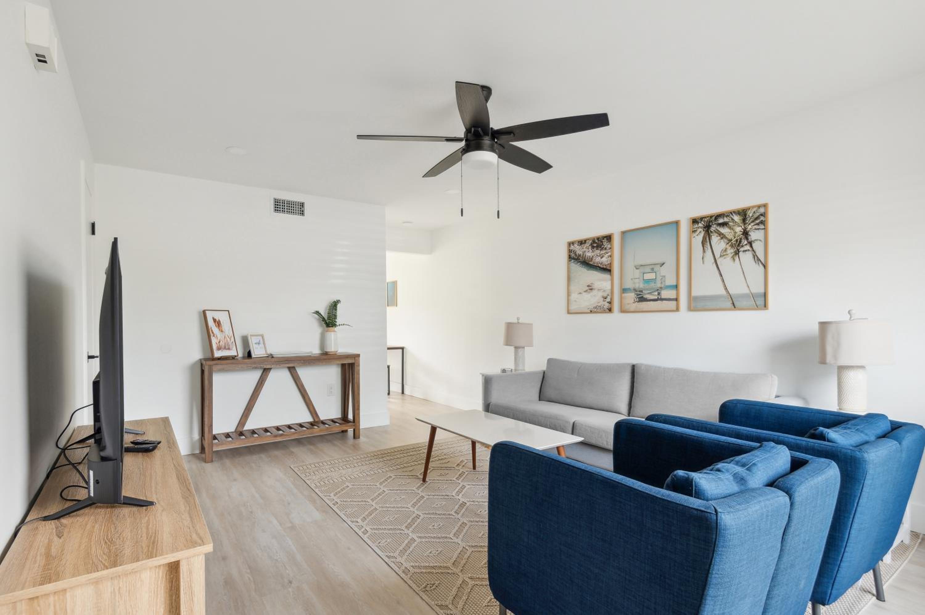 Amazing 2 Bedroom Townhouse near beach view 2