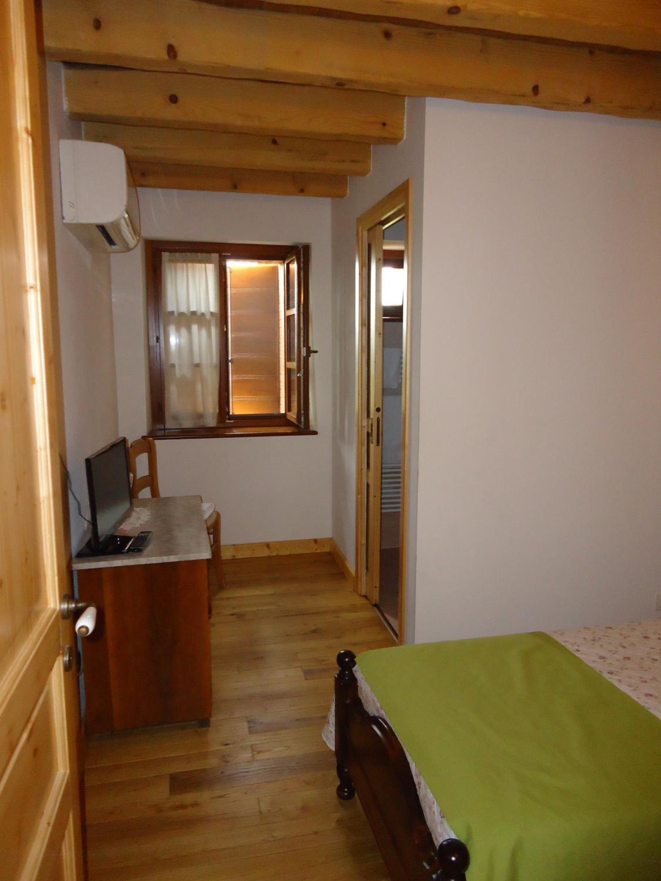Photo 33