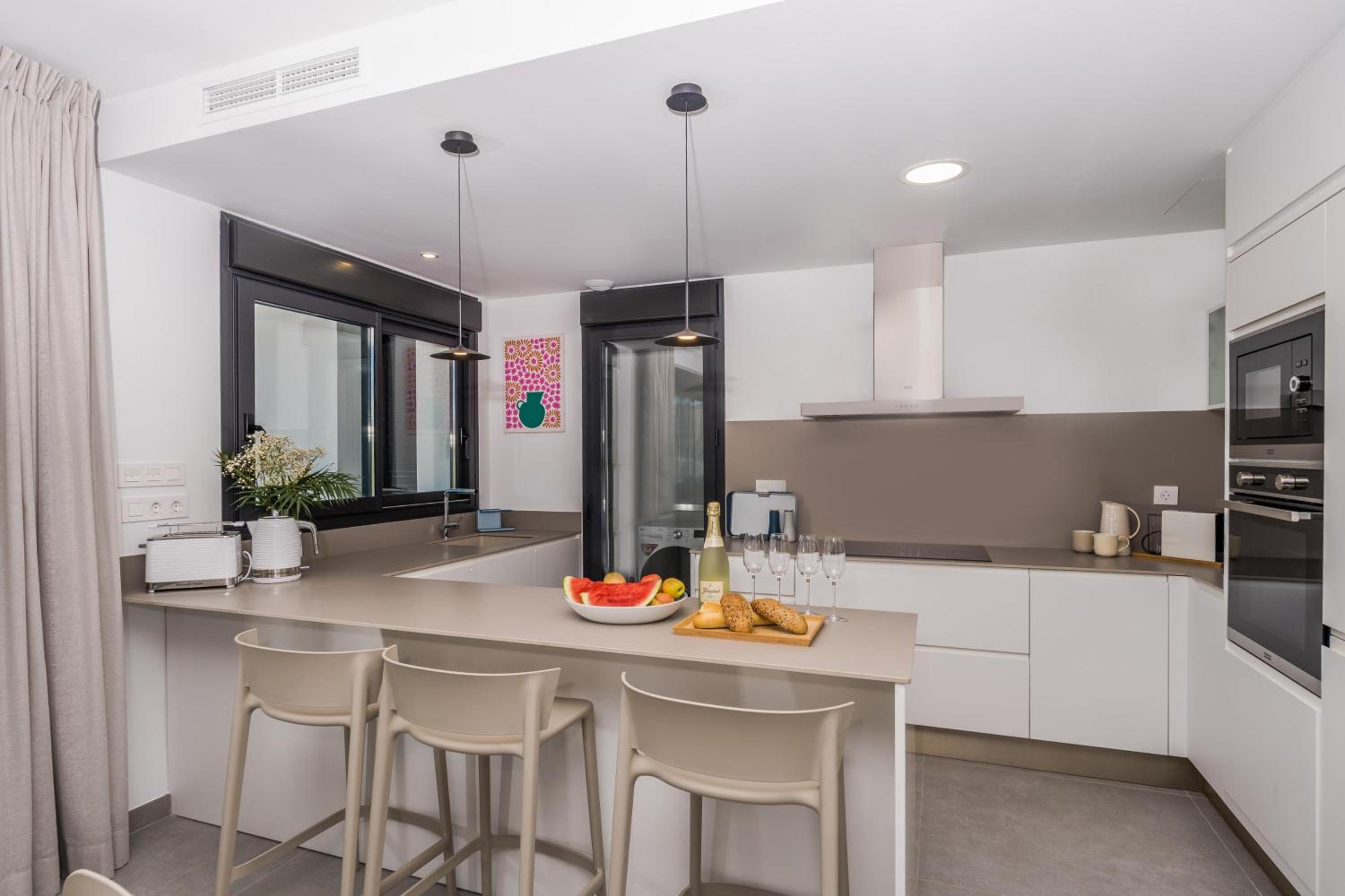 Prime Spanish Holidays - Rennes Arenal Playa Apartments