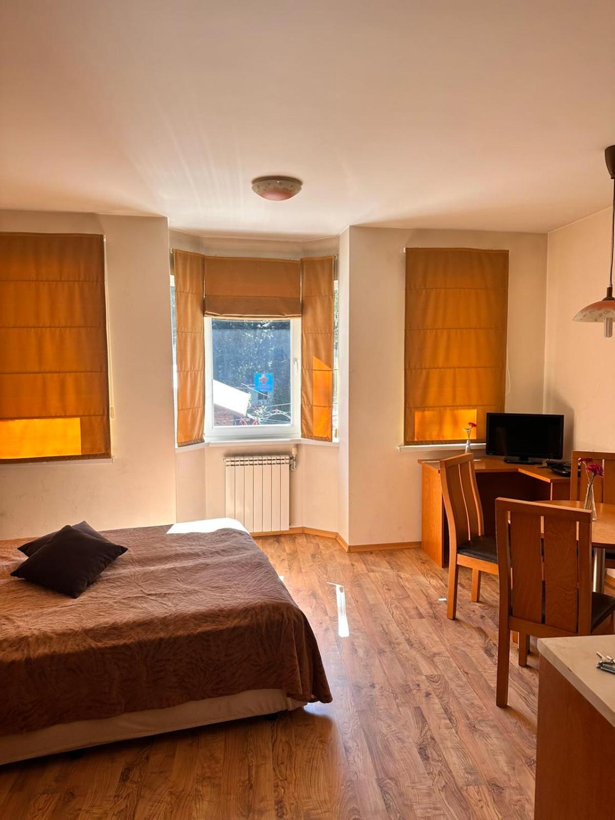 Studio Royal Plaza sleeps 4 Prime location, distance to ski lift - 50M