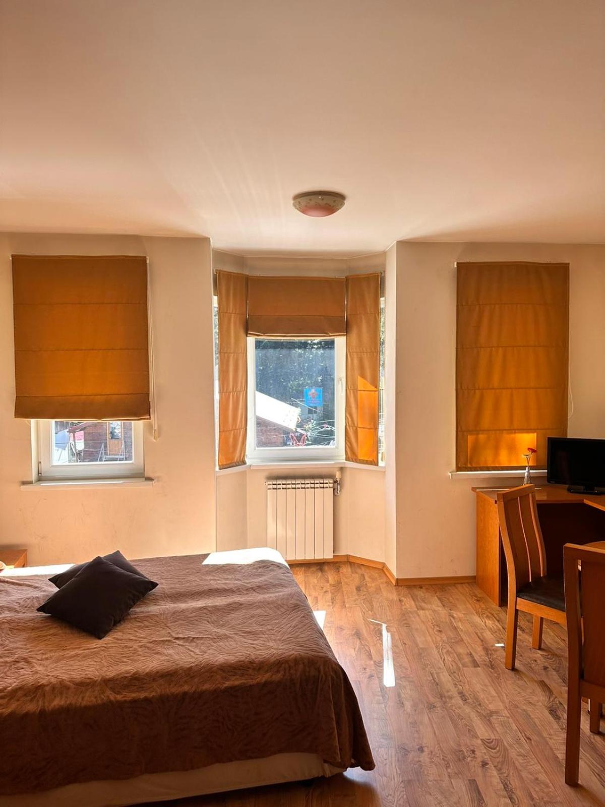 Studio Royal Plaza sleeps 4 Prime location, distance to ski lift - 50M