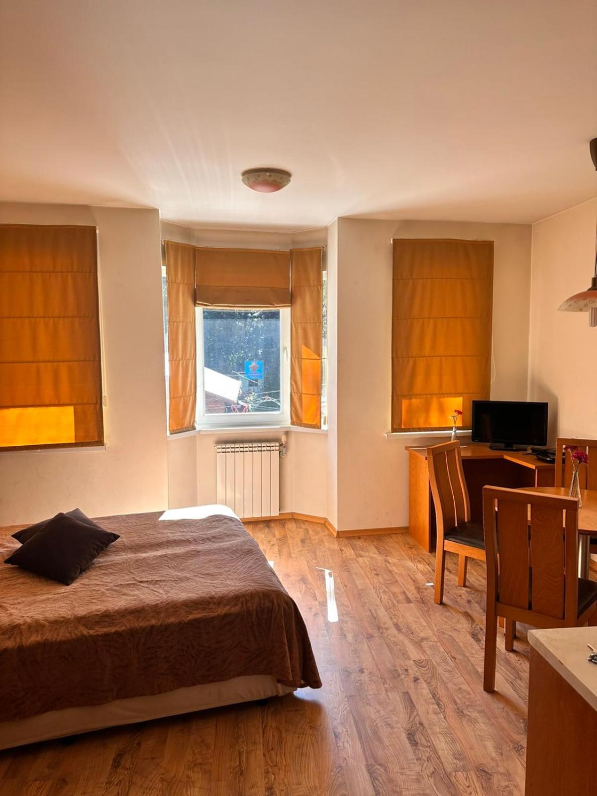 Studio Royal Plaza sleeps 4 Prime location, distance to ski lift - 50M