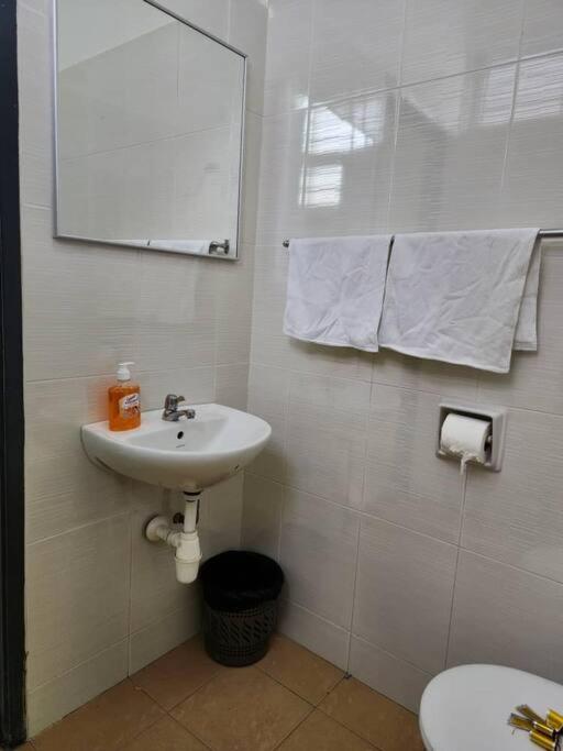 Landed house and Airbnb photo 6