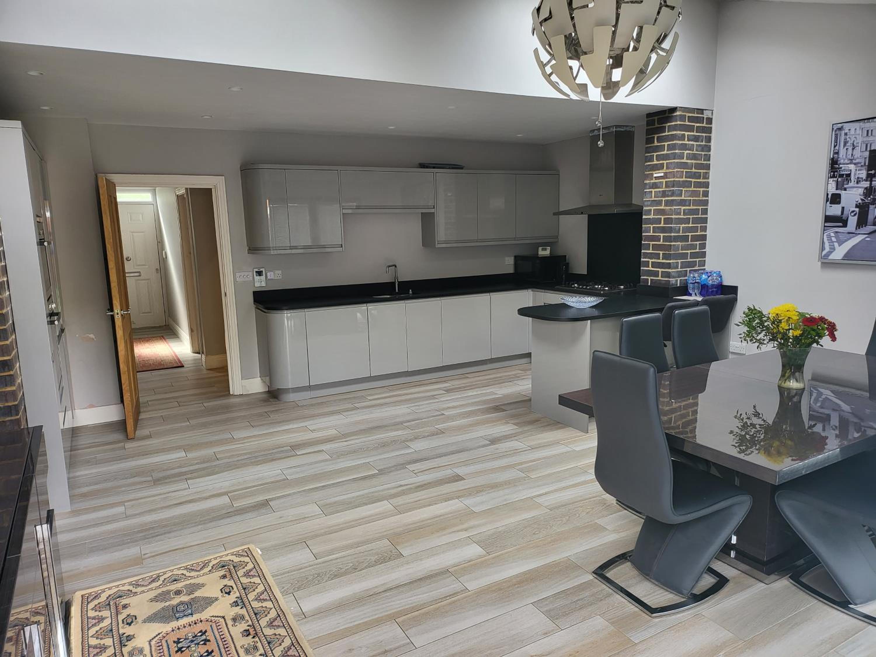 3 bedroom spacious house with parking view 4