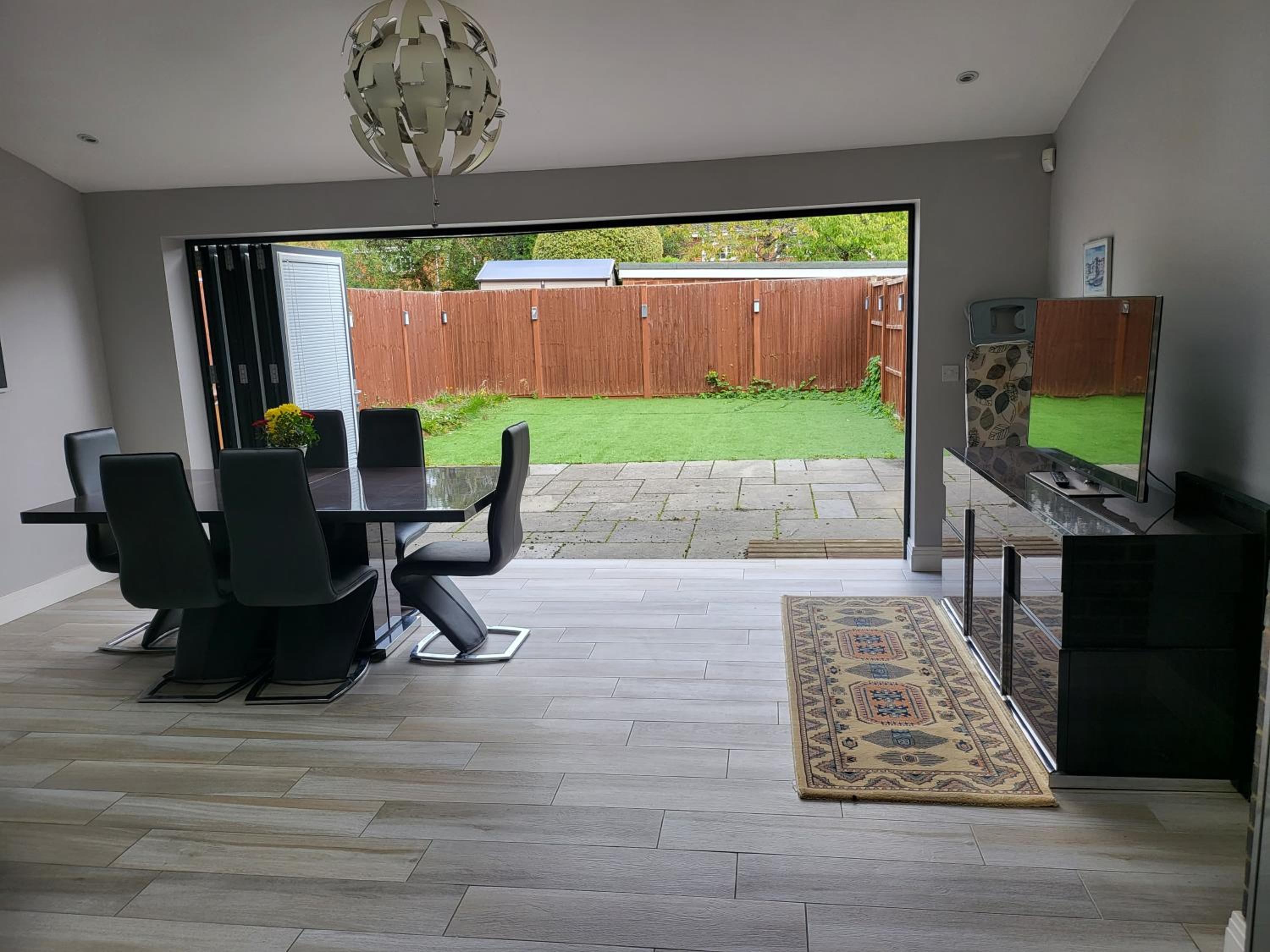 3 bedroom spacious house with parking view 5