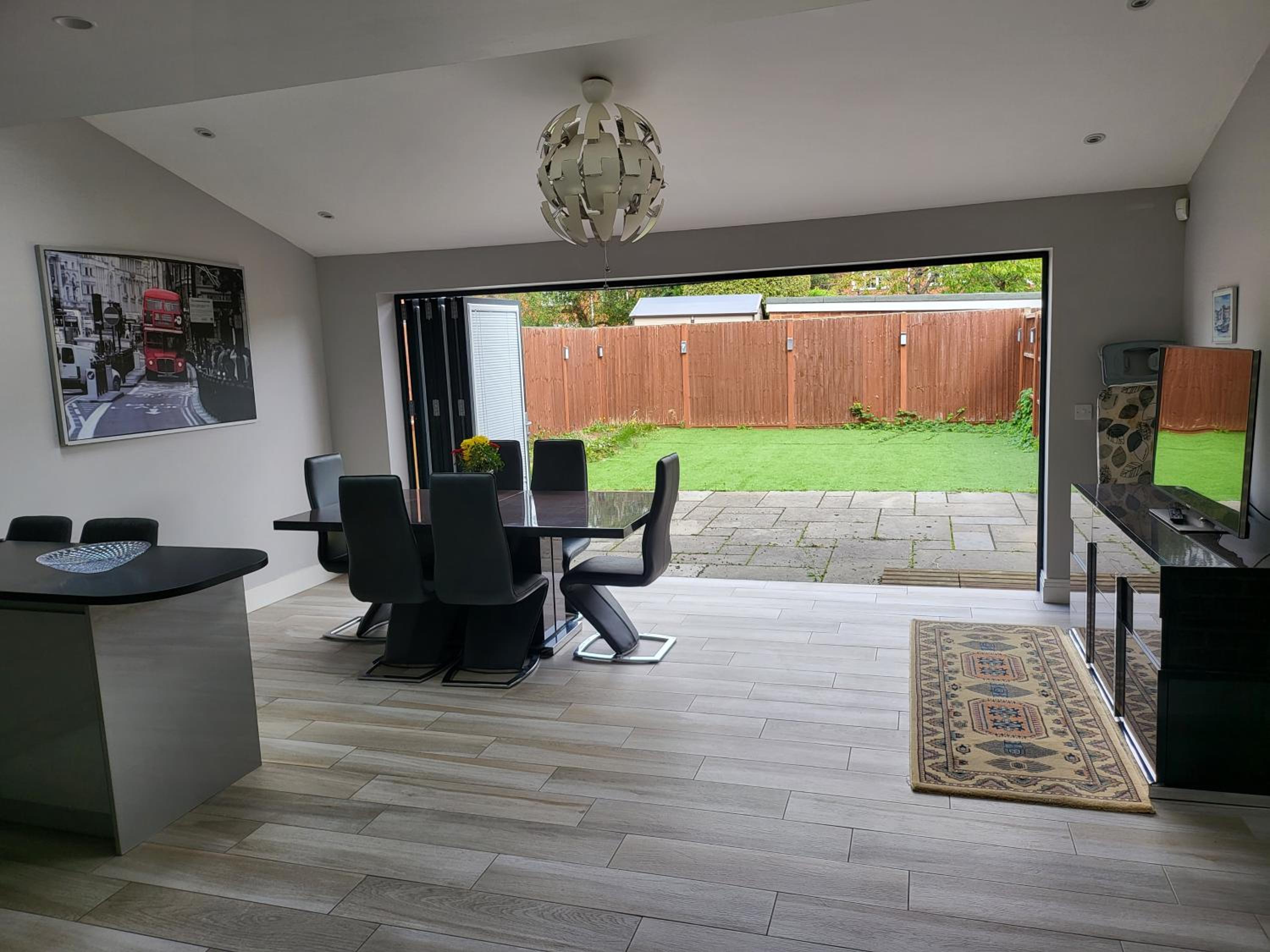 3 bedroom spacious house with parking view 2