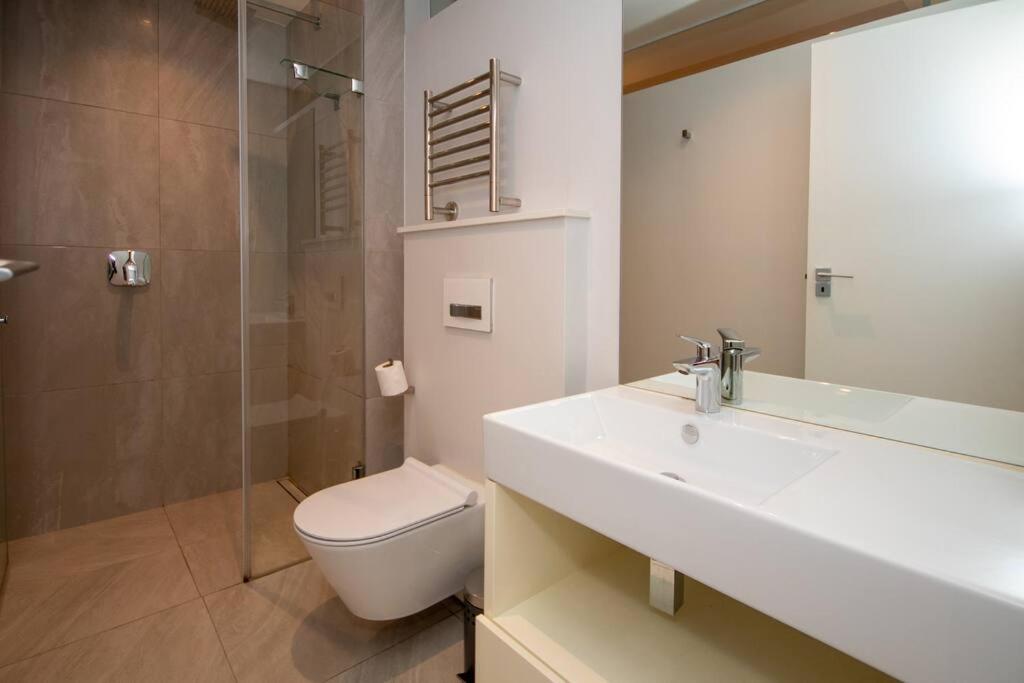 Modern 1 Bedroom apartment, pool Nineons - Seeff ShortStay view 3