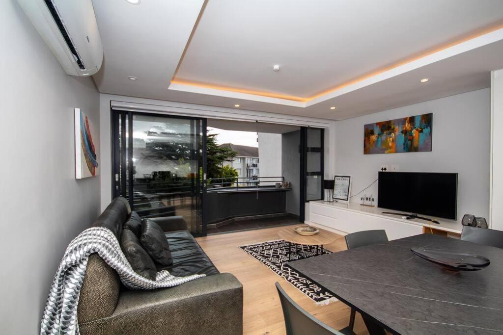 Modern 1 Bedroom apartment, pool Nineons - Seeff ShortStay view 5