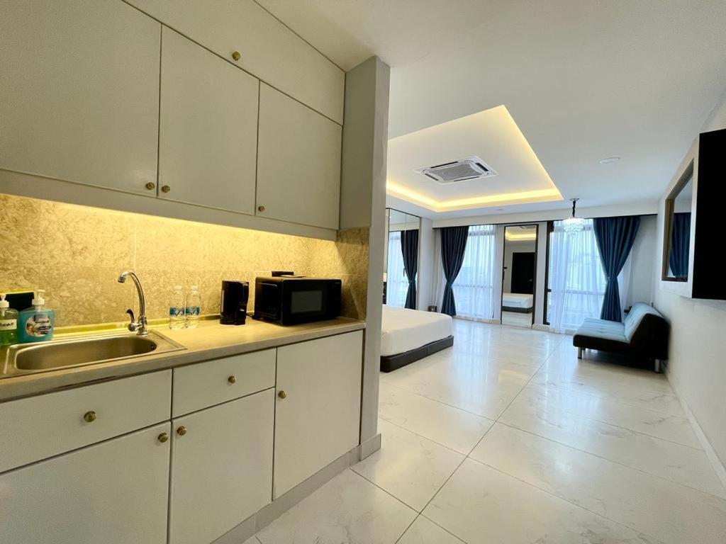 KLCC Twin Towers & KL Tower View Apartment at Times Square