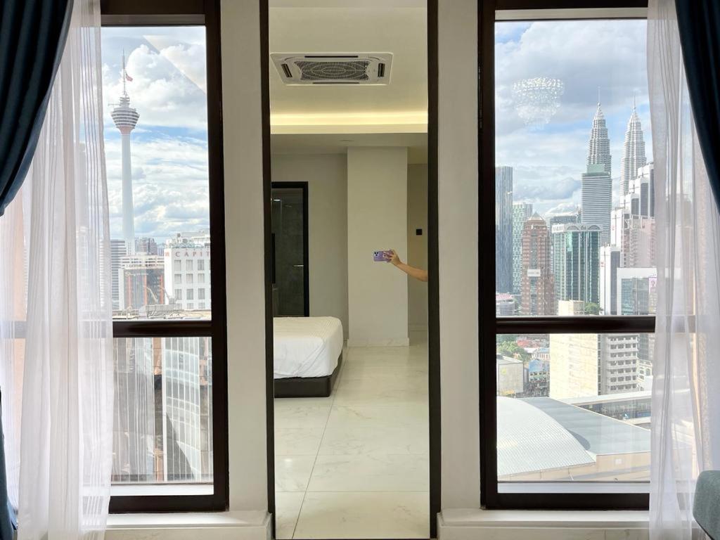 KLCC Twin Towers & KL Tower View Apartment at Times Square