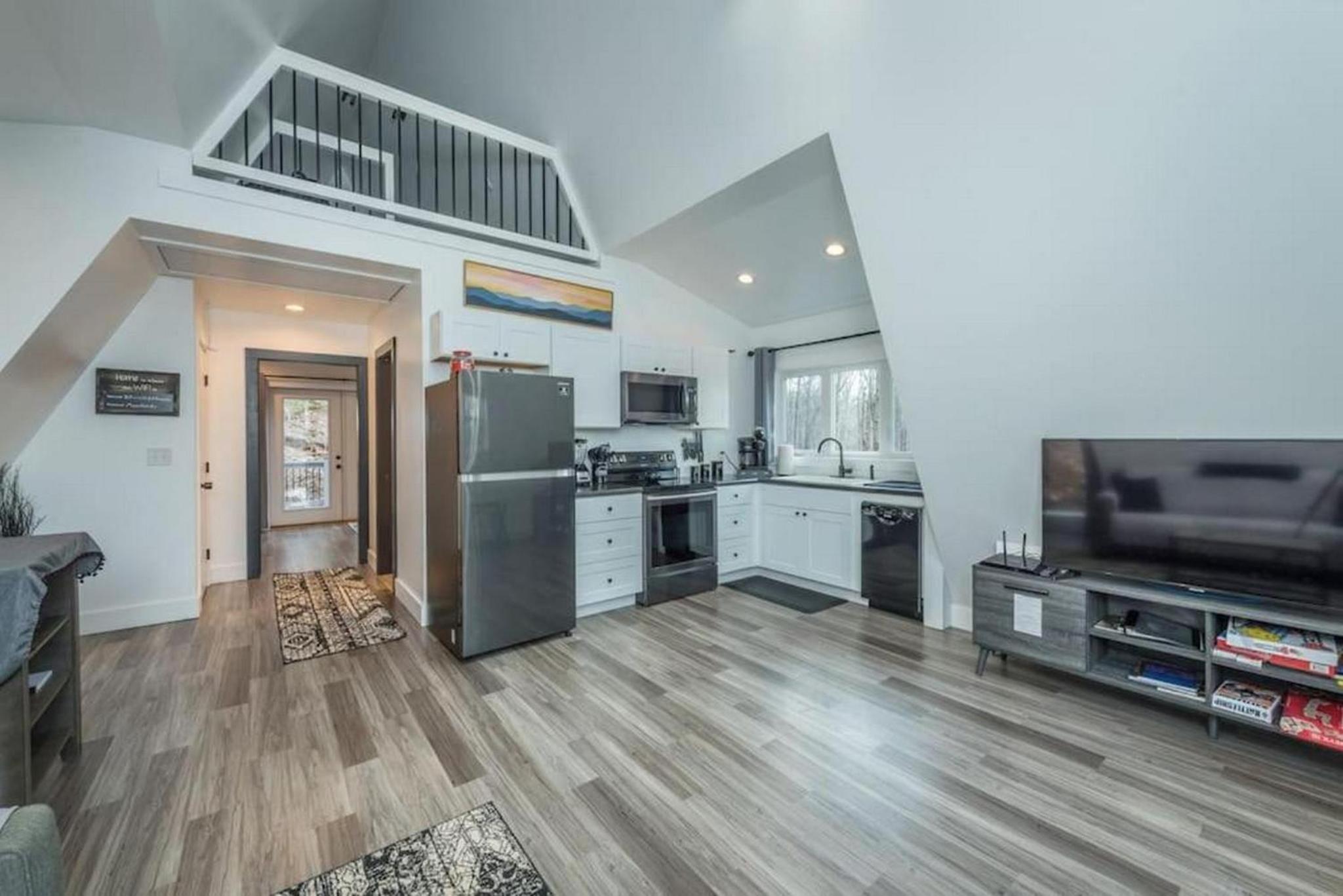 Spacious A-Frame! 15 min. From Downtown Asheville! view 5
