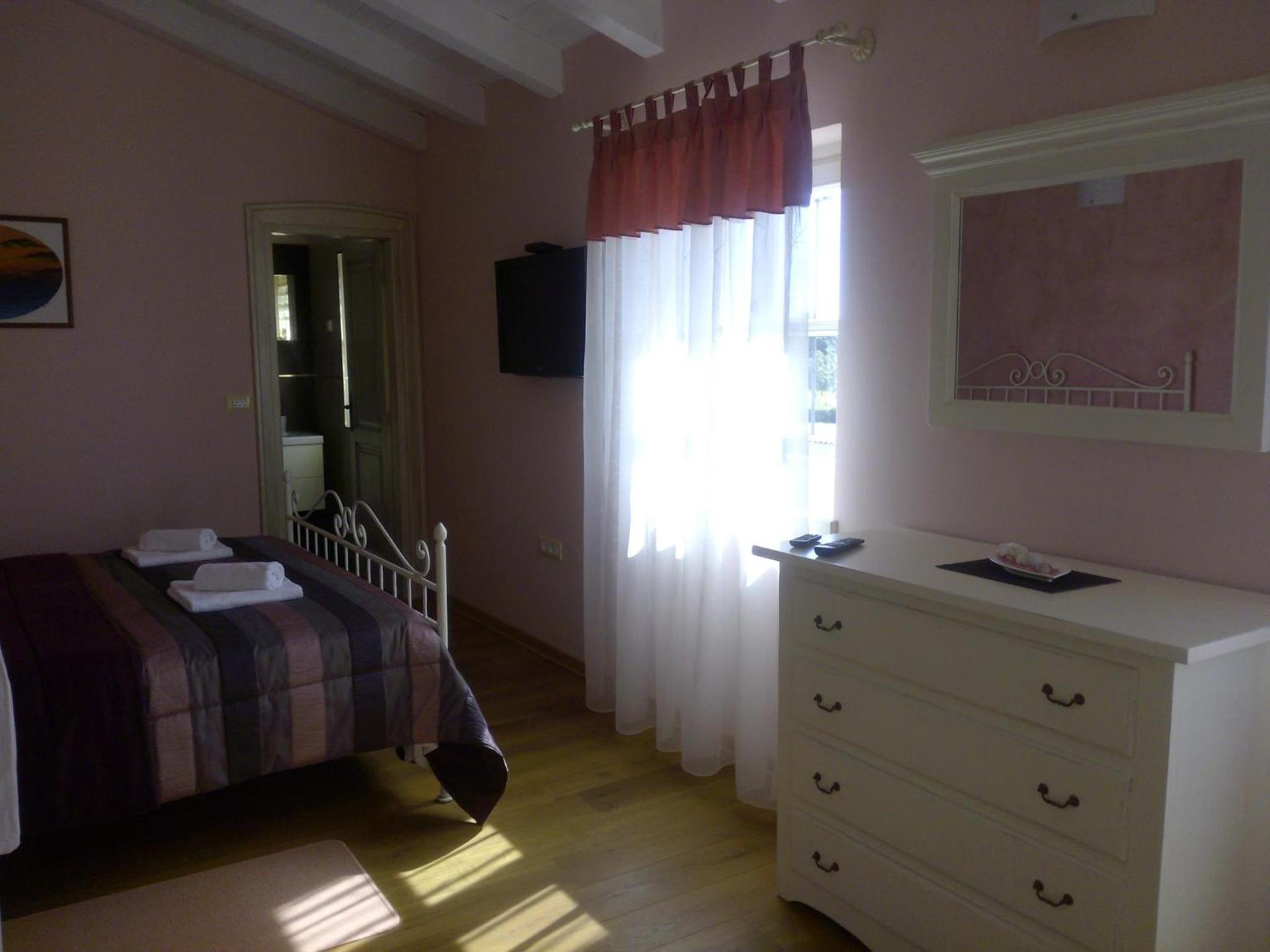 Photo 28
