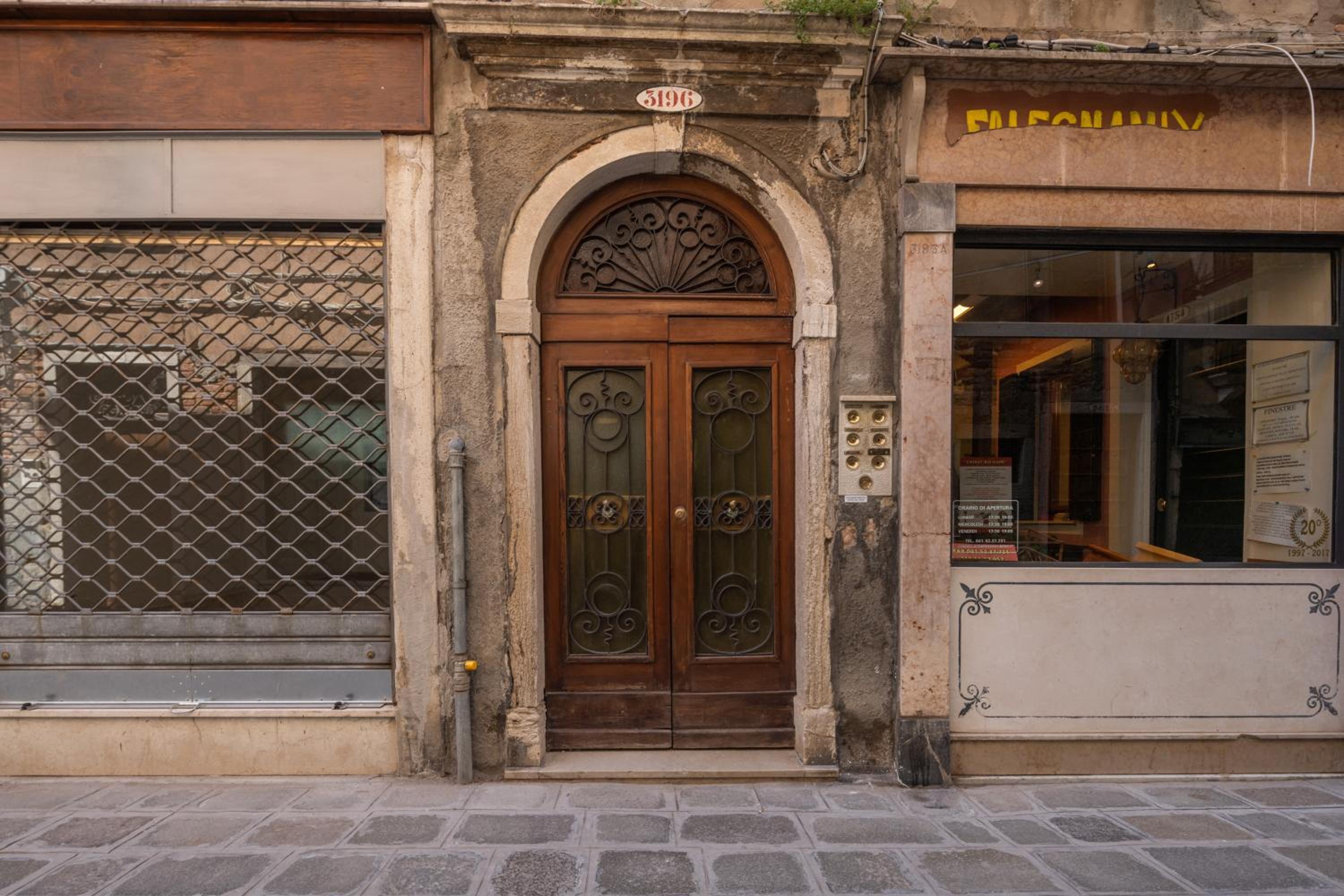 Castello Apartment with Garden R&R