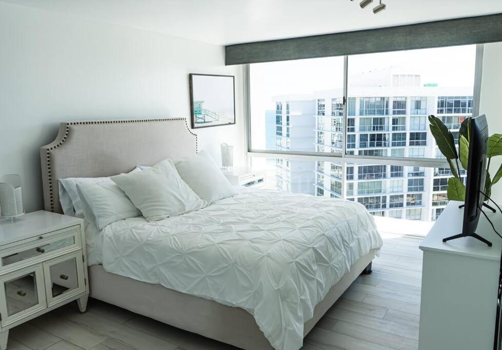 Luxury Beach-Front High-Rise Apartment view 2