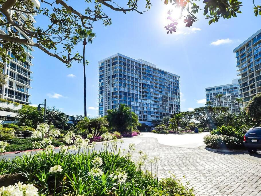 Luxury Beach-Front High-Rise Apartment view 3