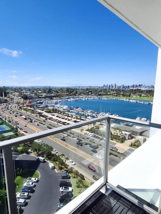 Luxury Beach-Front High-Rise Apartment view 4