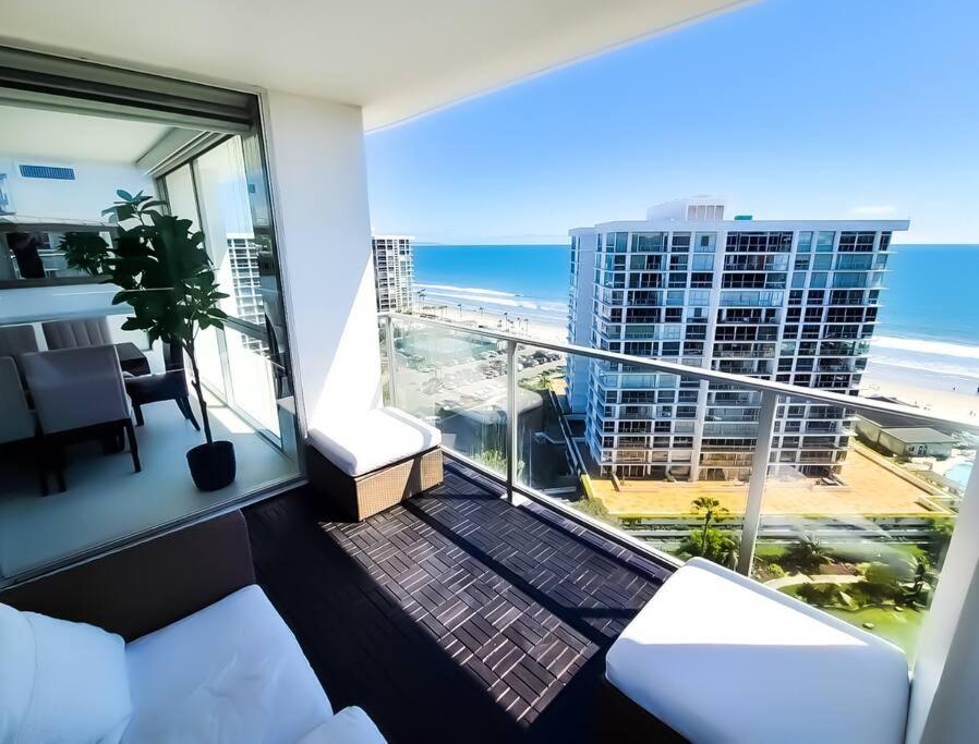 Luxury Beach-Front High-Rise Apartment view 5