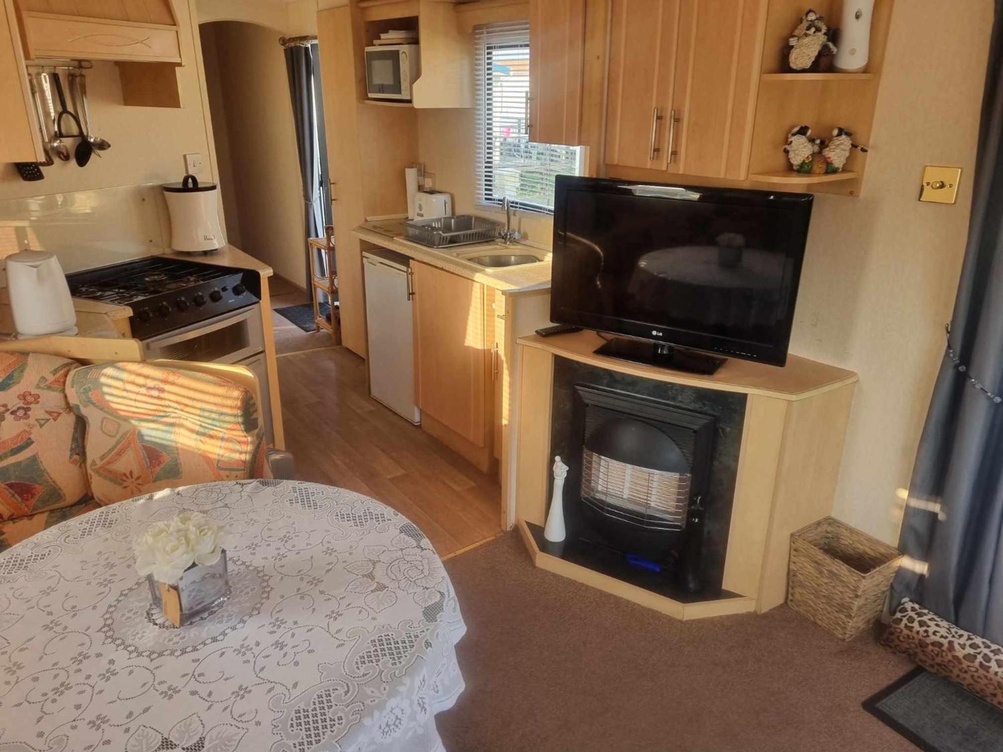 TP43 3 BED CARAVAN . GOLDEN PALM CHAPEL ST LEONARDS view 4
