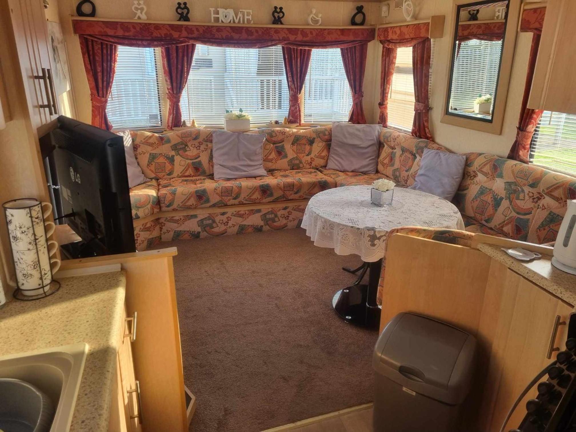 TP43 3 BED CARAVAN . GOLDEN PALM CHAPEL ST LEONARDS view 5