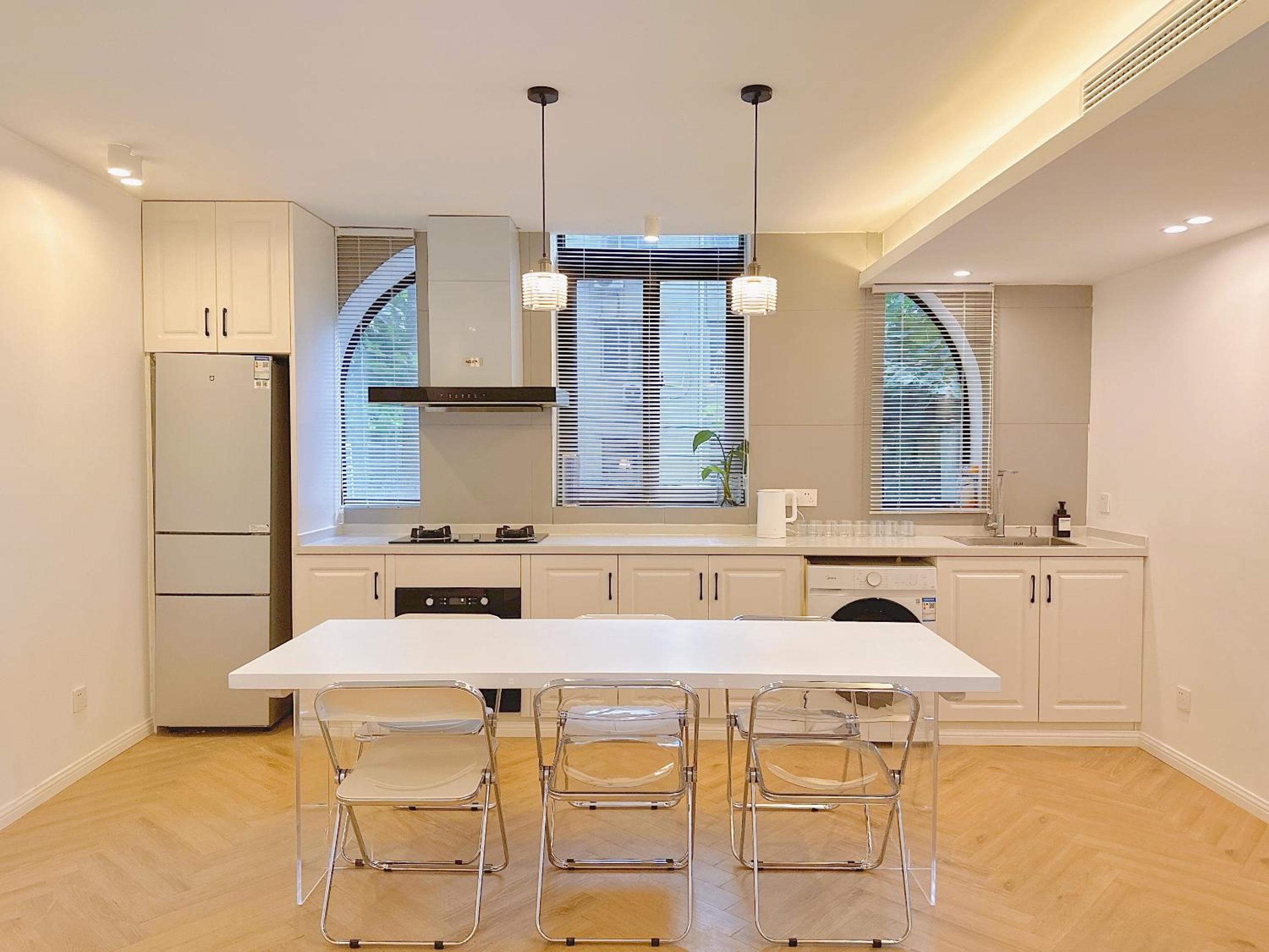ZHome-Three floors 4 bedrooms - near Nanjing Road