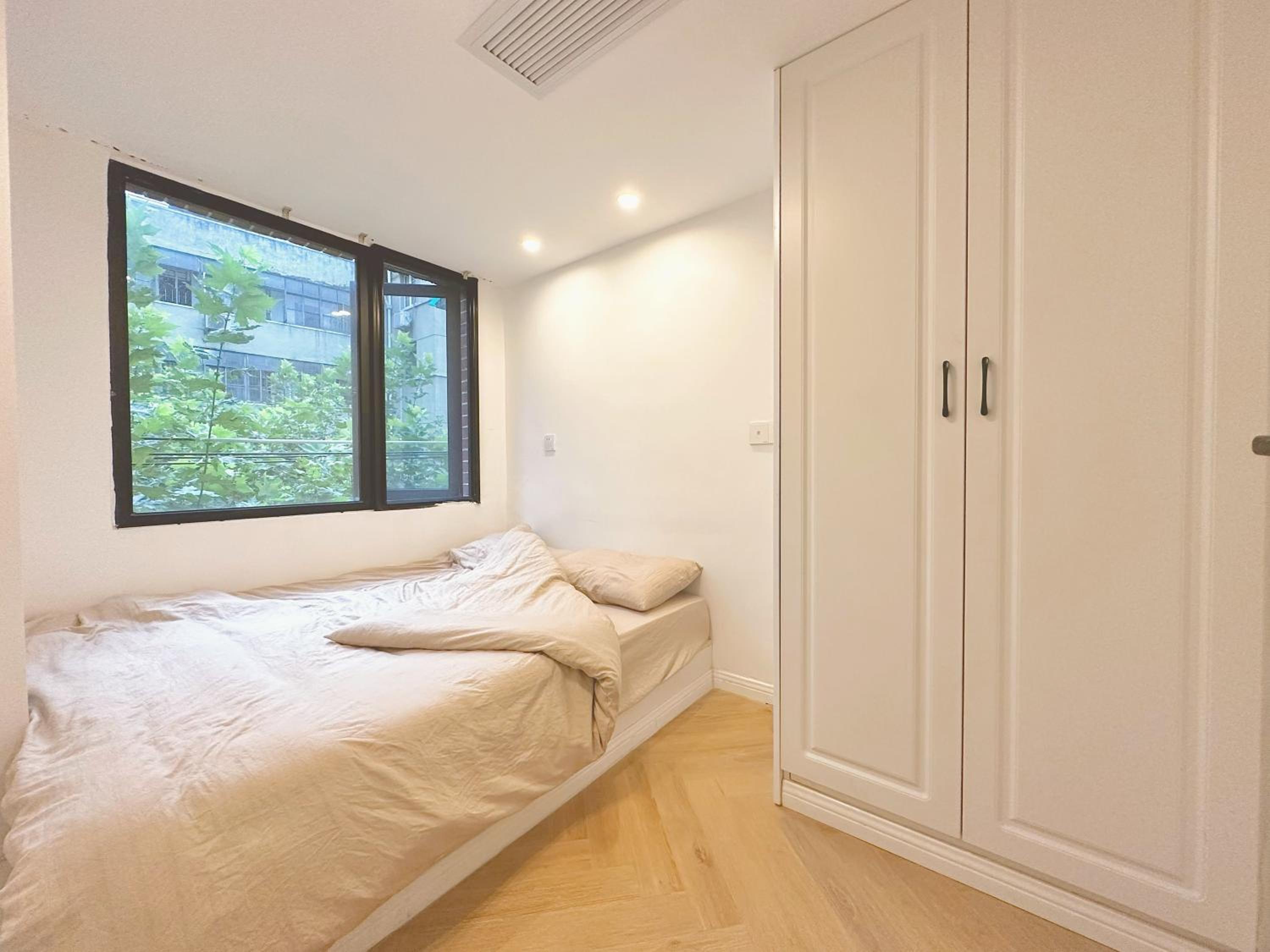 ZHome-Three floors 4 bedrooms - near Nanjing Road