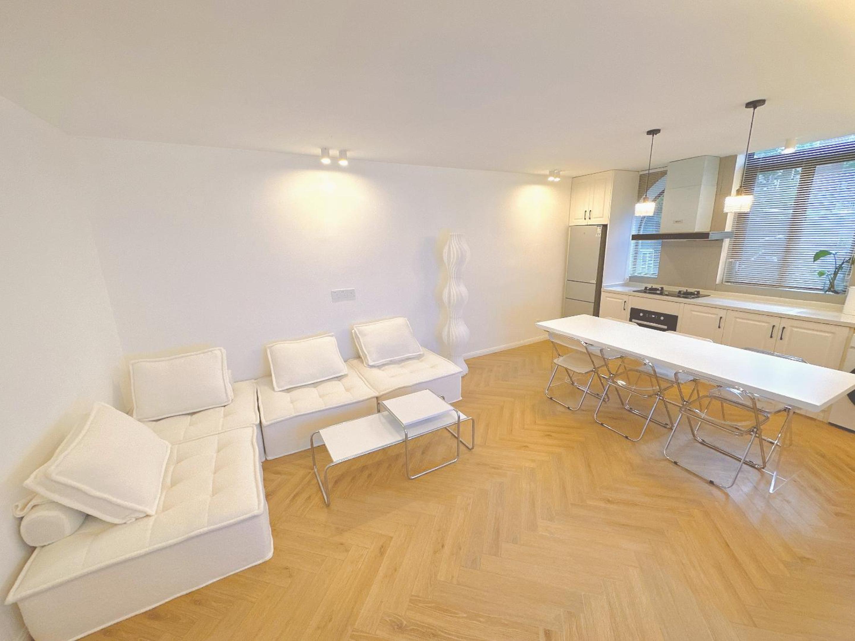 ZHome-Three floors 4 bedrooms - near Nanjing Road
