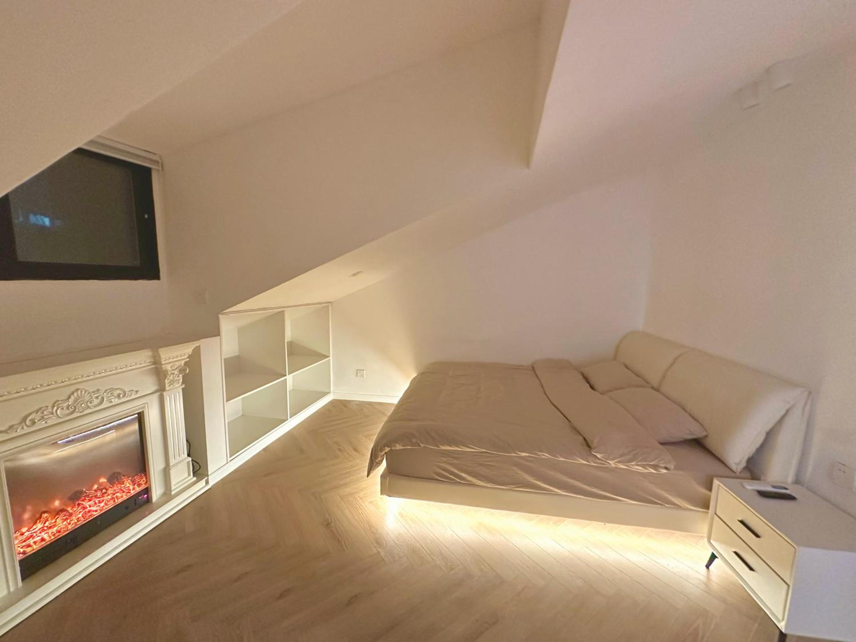 ZHome-Three floors 4 bedrooms - near Nanjing Road