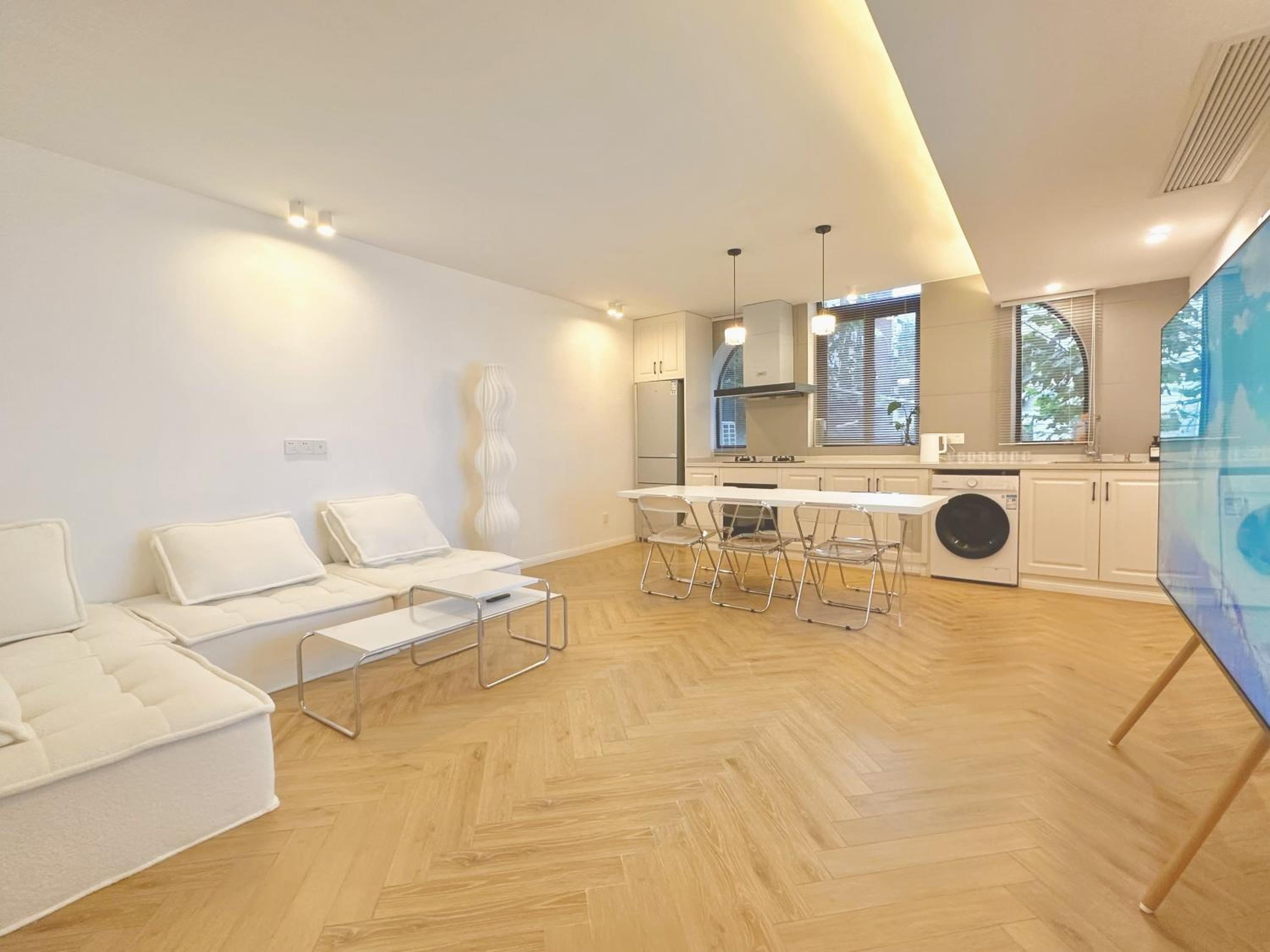 ZHome-Three floors 4 bedrooms - near Nanjing Road