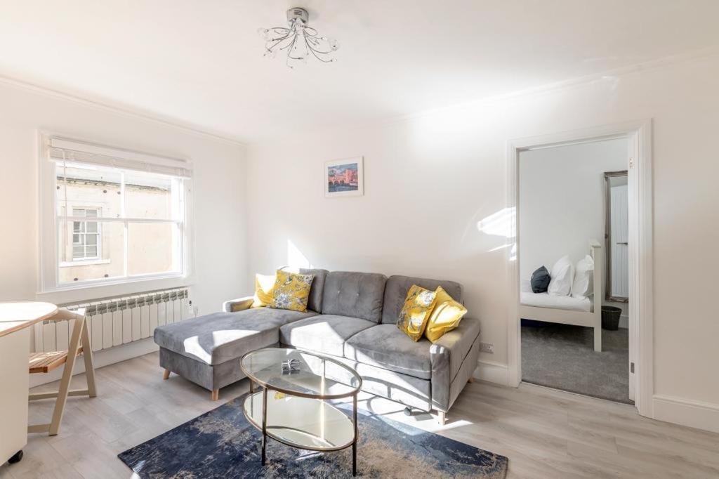 Flat in Bath City Centre view 2