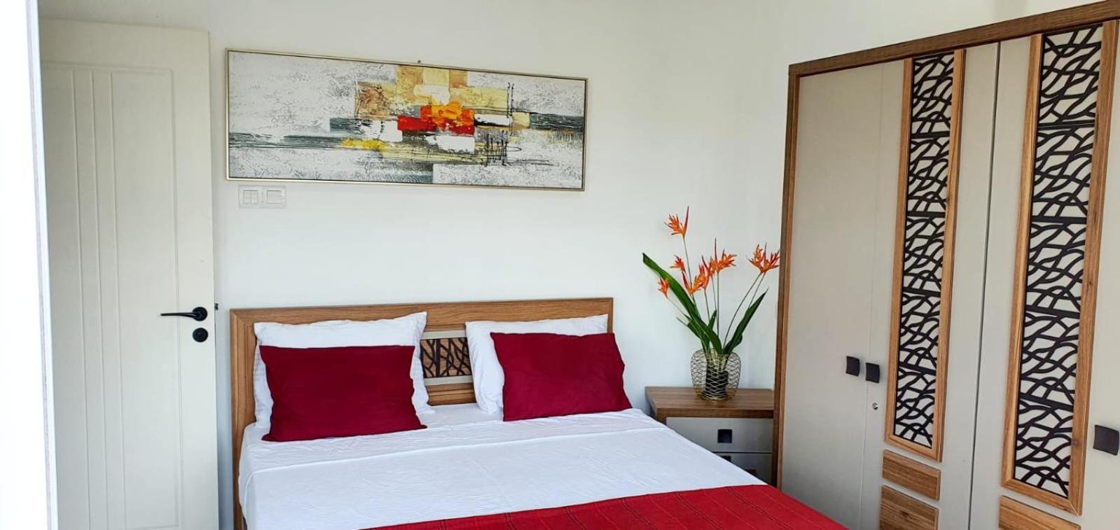 2BR Beachside Apartment Mt Lavinia view 2