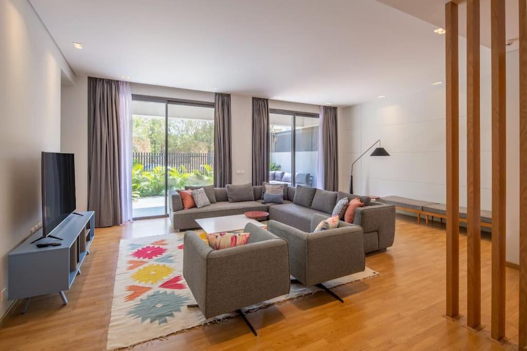 Varenna at West Golf Extension