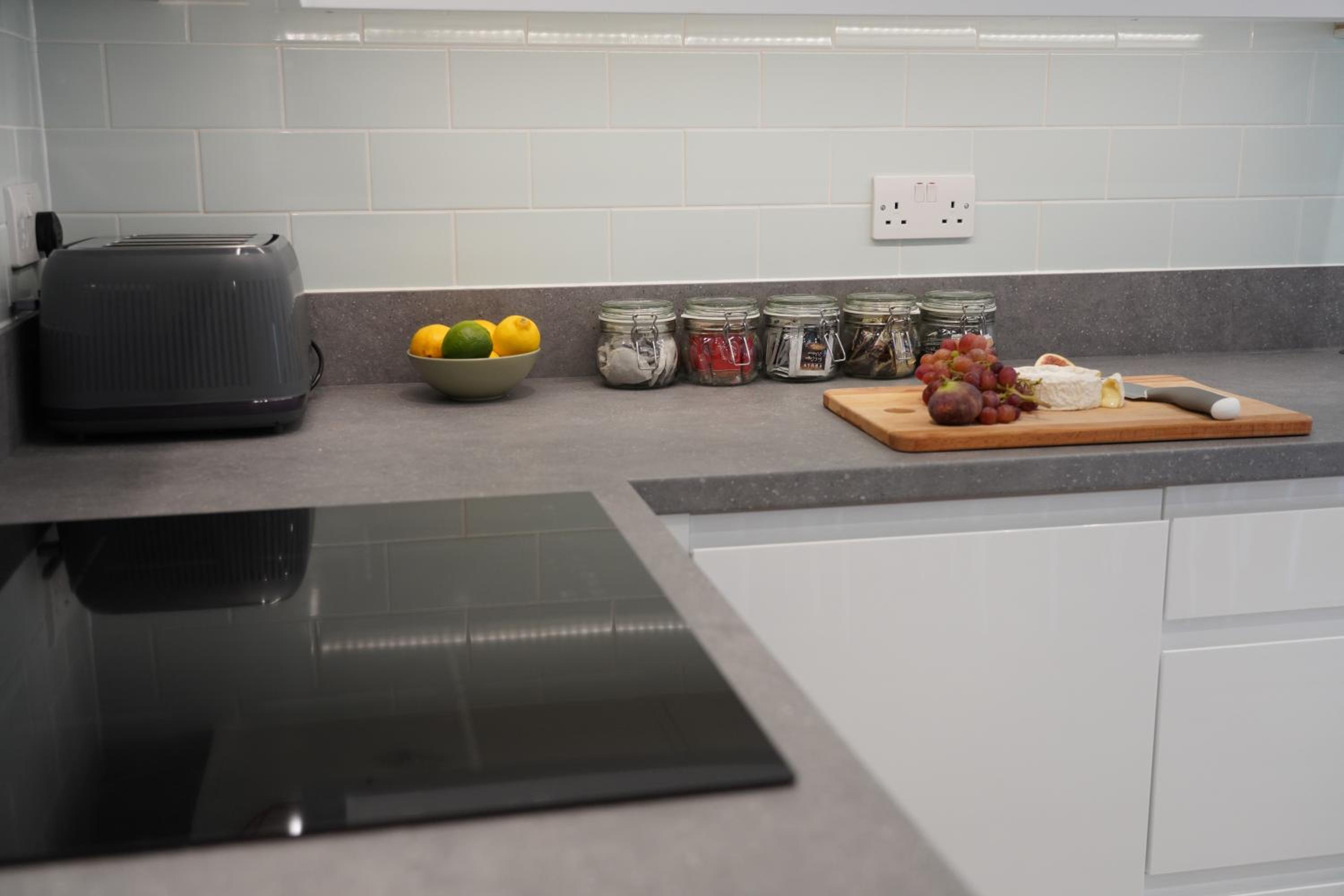 Oxford Vacations - Summertown Oxford- Entire 4 bedroom home, sleeps up to 10- 10 mins to city centre - Property Image 1