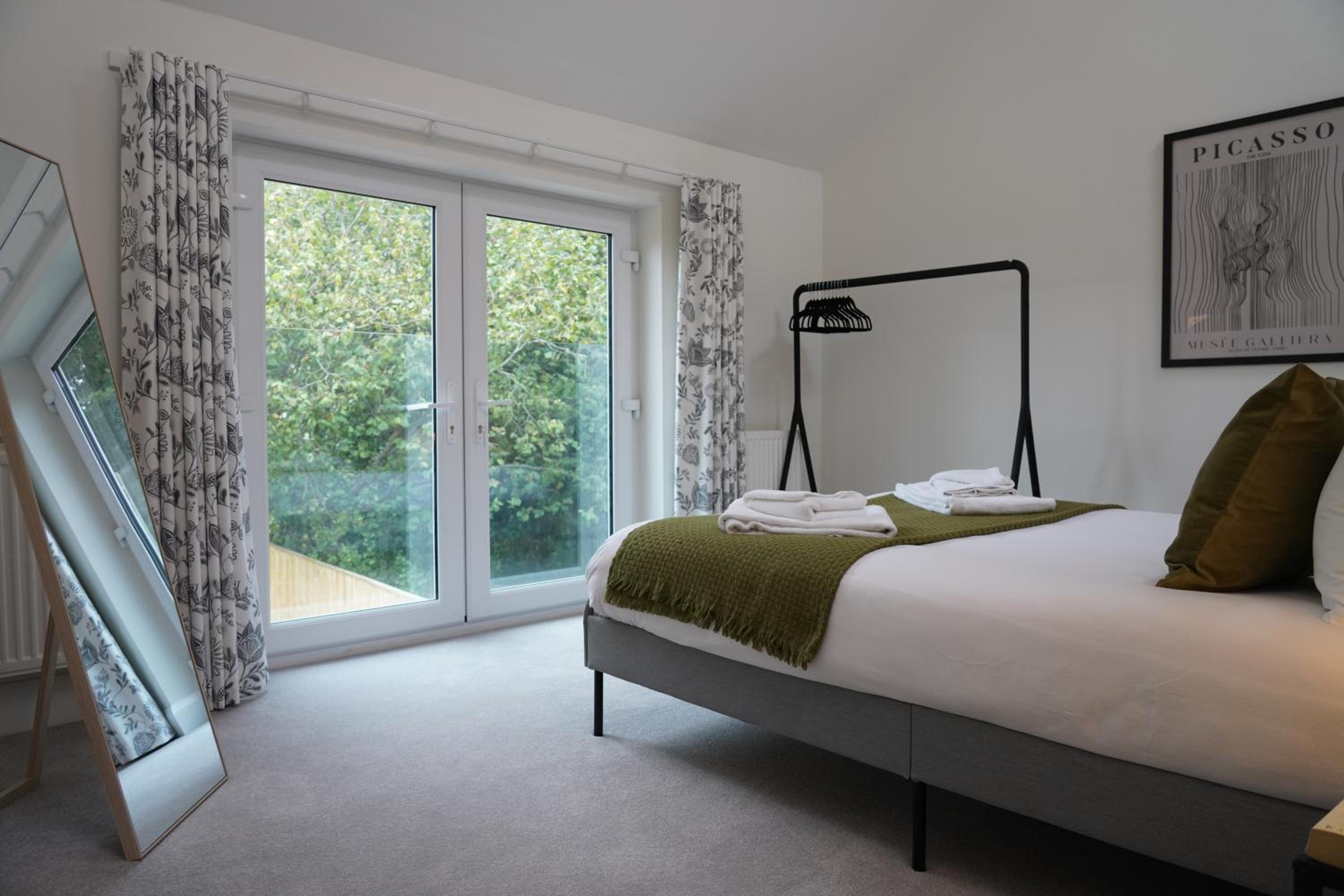 Oxford Vacations - Summertown Oxford- Entire 4 bedroom home, sleeps up to 10- 10 mins to city centre - Property Image 17