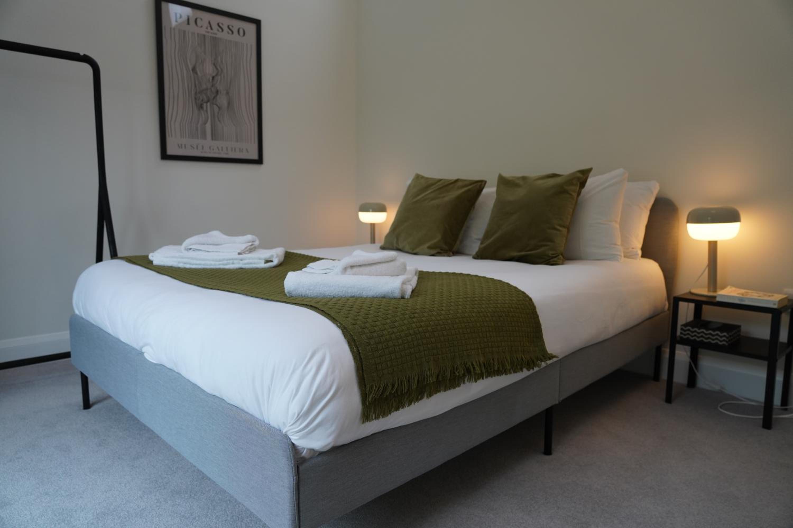 Oxford Vacations - Summertown Oxford- Entire 4 bedroom home, sleeps up to 10- 10 mins to city centre - Property Image 18