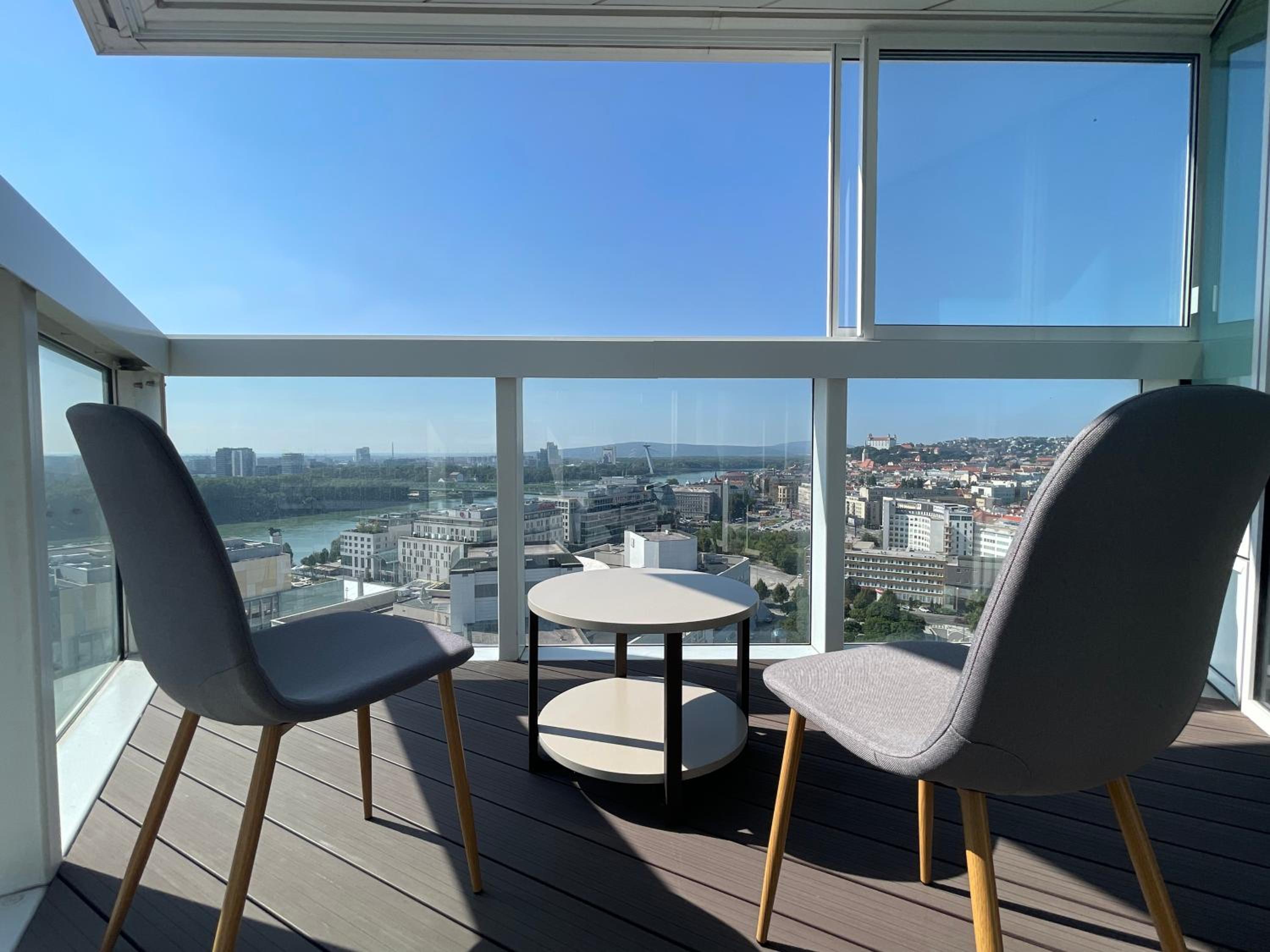 SAG Panorama Apartment 3 rooms 19th floor Great view Free parking view 4