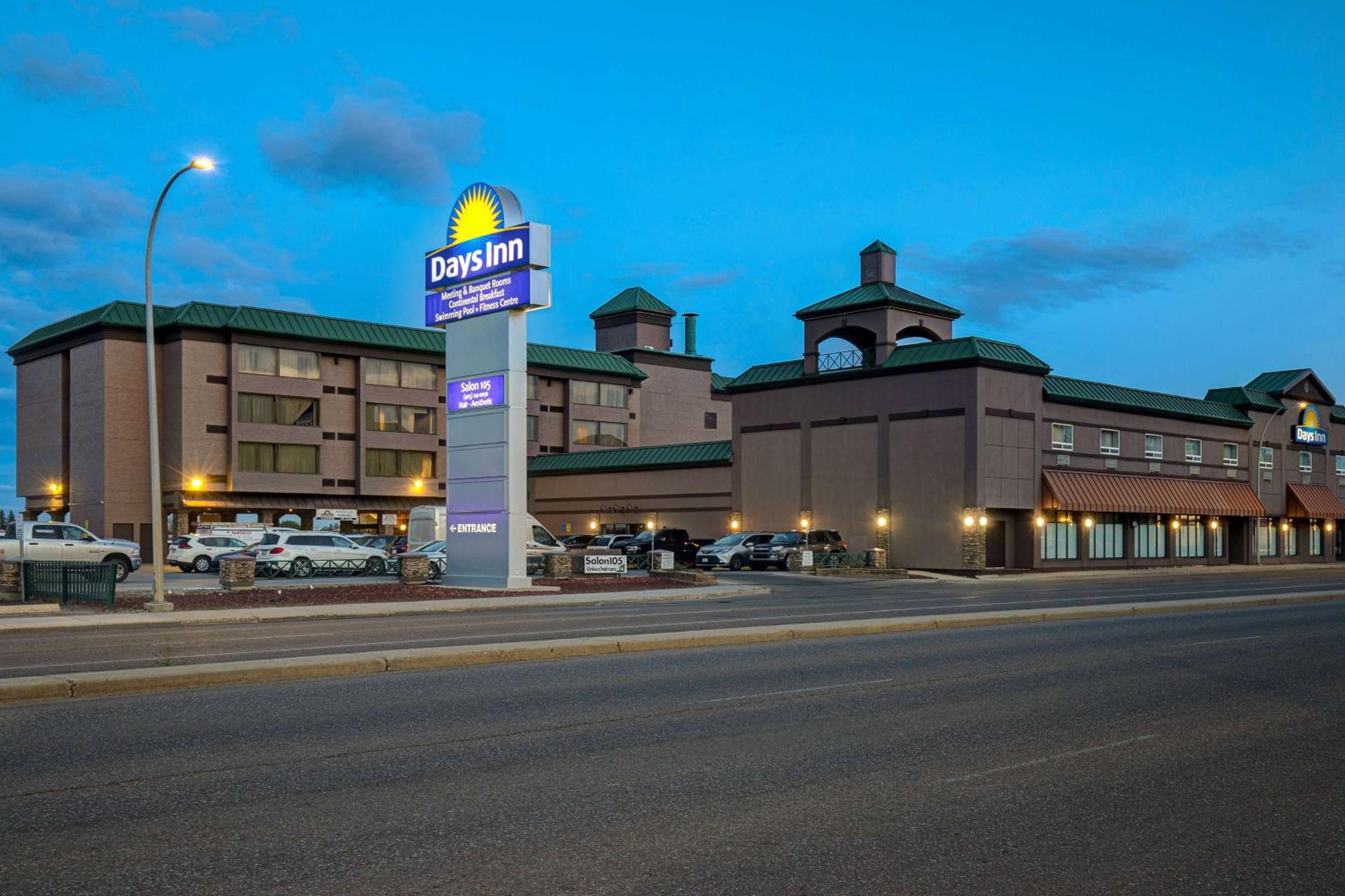 Hotel Days Inn by Wyndham Calgary South - Image 1