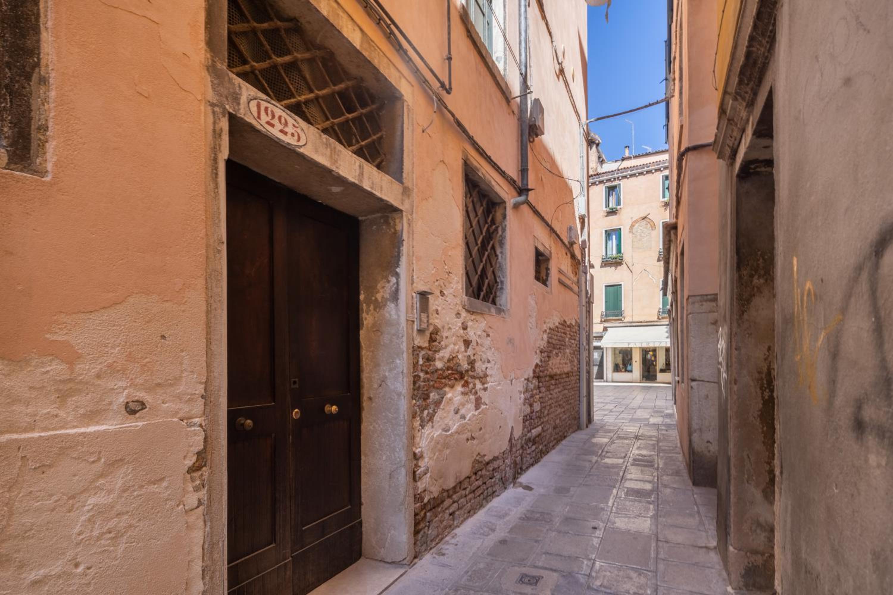Sant'Aponal Cozy Apartment with Balcony R&R