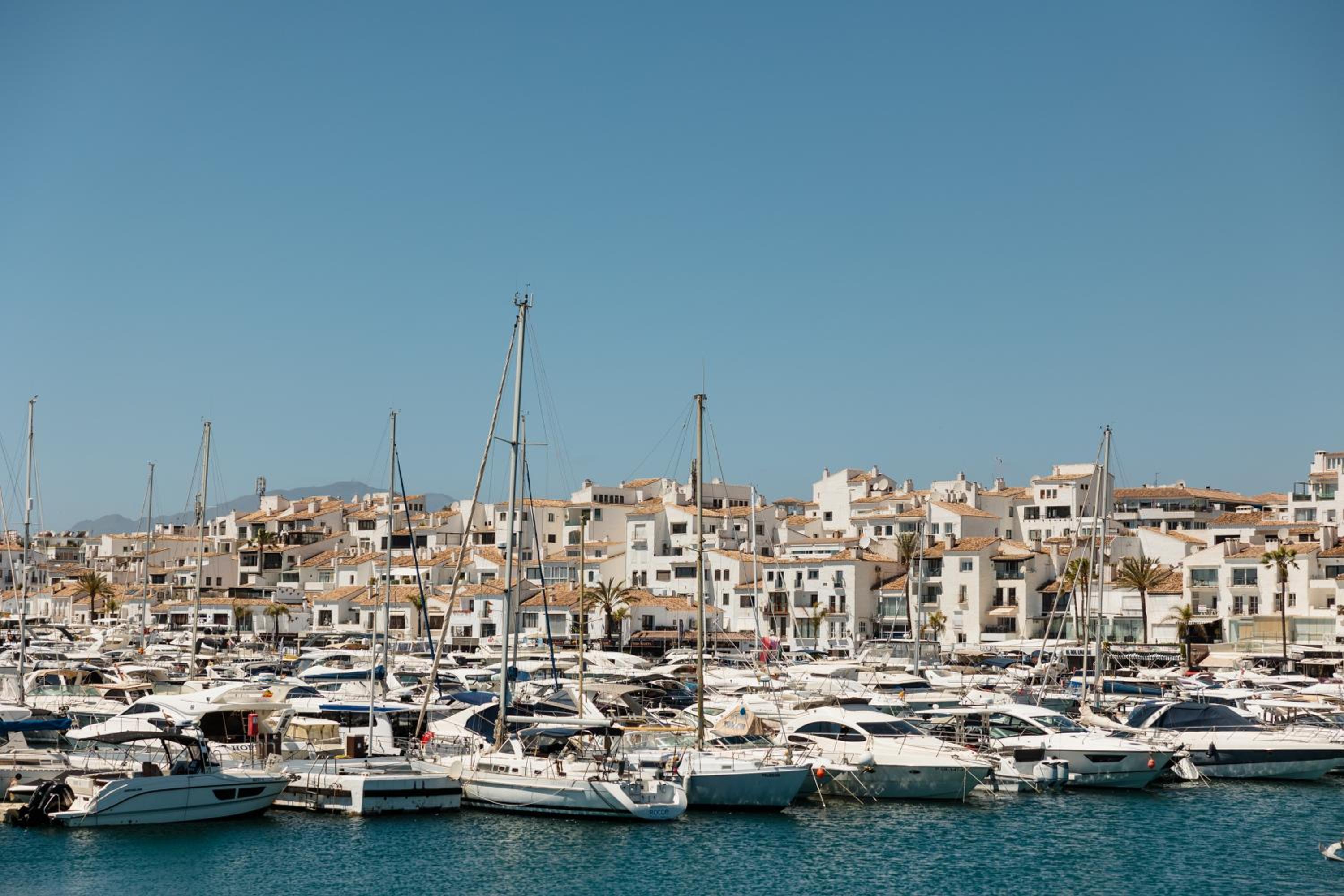 Exclusive Penthouse, with Sea and Marina Views and Private Parking, in the Heart of Puerto Banús photo 3